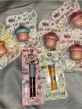 Disney Alice in Wonderland Lip Balm & Gloss bundle (7)